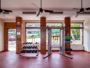 Condominio vista al mar, con club de playa y restaurante, 4 albercas, gimnasio