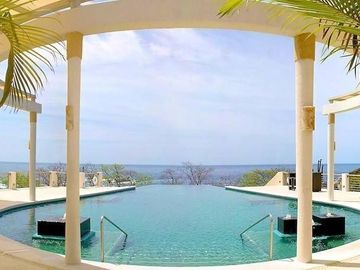 Condominio vista al mar, con club de playa y restaurante, 4 albercas, gimnasio