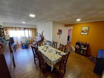 Departamento 4 amb 70m2. Externo. Las Lilas.