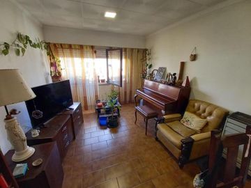 Departamento 4 amb 70m2. Externo. Las Lilas.