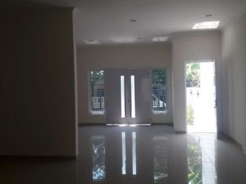 Rumah Mewah Lokasi Strategis Semarang di Klipang, Tembalang