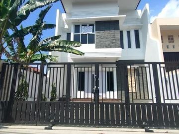 Rumah Mewah Lokasi Strategis Semarang di Klipang, Tembalang