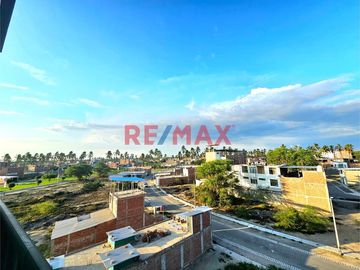 Alquiler De Departamento De Estreno En Condominio Palmeras, Castilla