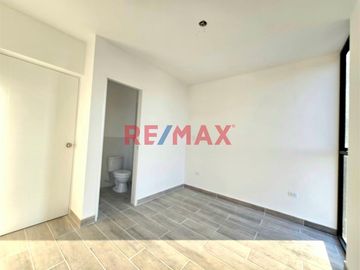 Alquiler De Departamento De Estreno En Condominio Palmeras, Castilla