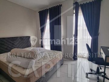 Rumah Full Furnished dengan Posisi Hook di Kota Baru Parahyangan