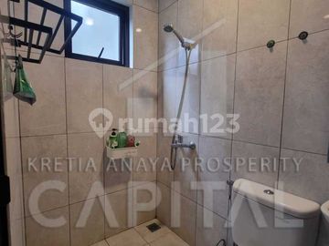 Rumah Full Furnished dengan Posisi Hook di Kota Baru Parahyangan
