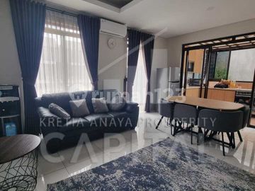 Rumah Full Furnished dengan Posisi Hook di Kota Baru Parahyangan