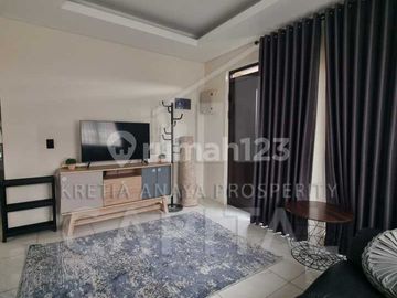 Rumah Full Furnished dengan Posisi Hook di Kota Baru Parahyangan