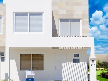 Casa en venta en privado con alberca al norte de  León Gto