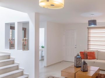 Casa en venta en privado con alberca al norte de  León Gto