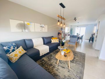 Casa en venta en privado con alberca al norte de  León Gto