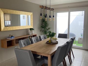 Casa en venta en privado con alberca al norte de  León Gto
