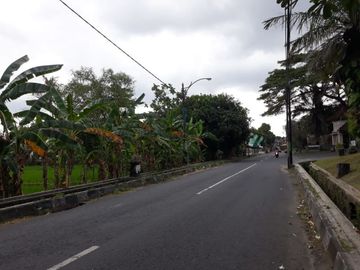 Tanah Dijual Luas 1.373 m2 Cocok Dibangun Hotel dekat Ambarukmo