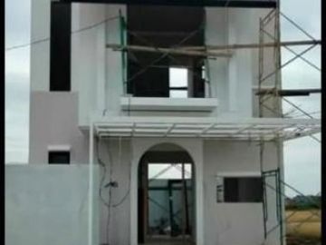 Amesta Living Rumah 2 Lantai Start 800Jtan Surabaya Timur