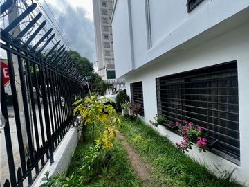 SE VENDE CASA REMODELADA EN EL BARRIO BAVARIA , SANTA MARTA