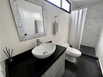SE VENDE CASA REMODELADA EN EL BARRIO BAVARIA , SANTA MARTA