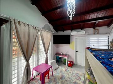 SE VENDE CASA REMODELADA EN EL BARRIO BAVARIA , SANTA MARTA