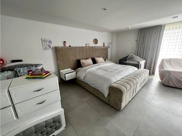 SE VENDE CASA REMODELADA EN EL BARRIO BAVARIA , SANTA MARTA