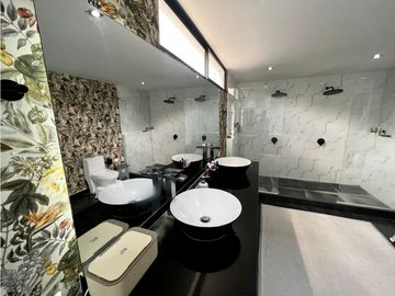 SE VENDE CASA REMODELADA EN EL BARRIO BAVARIA , SANTA MARTA