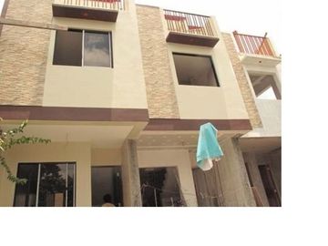 PH518 Tandang Sora Townhouse For Sale 4.8M