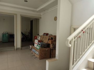 Jual Rumah Mewah 2 Lantai di Wisata Bukit Mas Luxemburg Surabaya