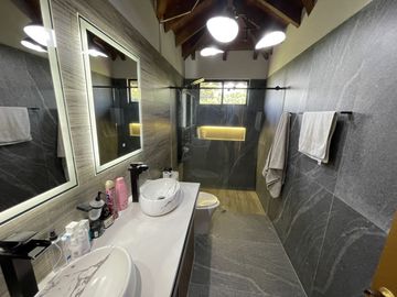 casa en venta en arroyo hondo. Cod V11628