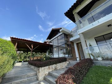casa en venta en arroyo hondo. Cod V11628