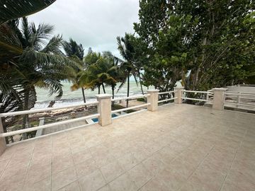 CASA EN VENTA FRENTE AL MAR, PUERTO PROGRESO YUCATAN, CON 5 HABITACIONES.