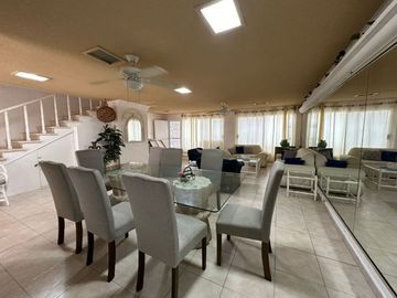 CASA EN VENTA FRENTE AL MAR, PUERTO PROGRESO YUCATAN, CON 5 HABITACIONES.
