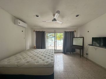 CASA EN VENTA FRENTE AL MAR, PUERTO PROGRESO YUCATAN, CON 5 HABITACIONES.