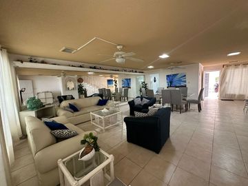 CASA EN VENTA FRENTE AL MAR, PUERTO PROGRESO YUCATAN, CON 5 HABITACIONES.