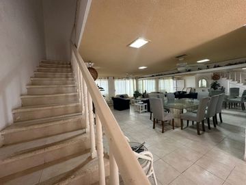 CASA EN VENTA FRENTE AL MAR, PUERTO PROGRESO YUCATAN, CON 5 HABITACIONES.