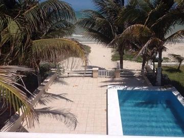 CASA EN VENTA FRENTE AL MAR, PUERTO PROGRESO YUCATAN, CON 5 HABITACIONES.