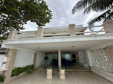 CASA EN VENTA FRENTE AL MAR, PUERTO PROGRESO YUCATAN, CON 5 HABITACIONES.
