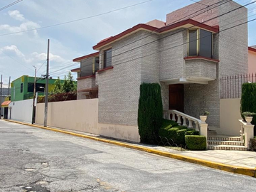 Espaciosa casa en venta || Francisco Alonso Pinzón, Colon Echegaray