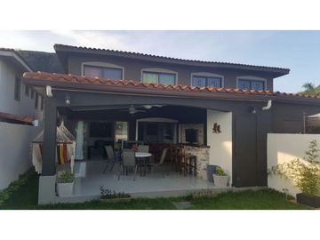 SE VENDE CASA EN PH GREEN VILLAGE LAS CUMBRES