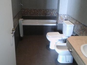 Av. Montes de Oca al 100 - Barracas // VENTA con RENTA: 2 amb. c/c en edif. con amenities