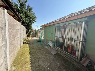 Acogedora casa un piso con patio