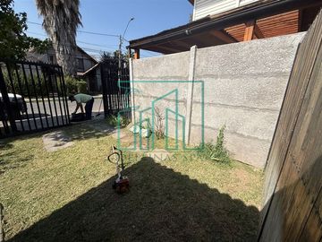 Acogedora casa un piso con patio