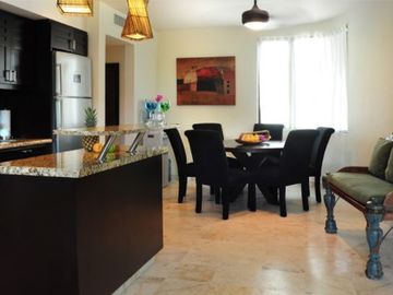 Penthouse de 2 recamaras con area de Asador frente al mar, amenidades de lujo.