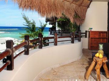 Penthouse de 2 recamaras con area de Asador frente al mar, amenidades de lujo.