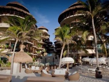 Penthouse de 2 recamaras con area de Asador frente al mar, amenidades de lujo.