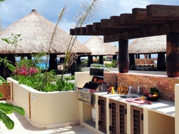 Penthouse de 2 recamaras con area de Asador frente al mar, amenidades de lujo.