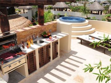 Penthouse de 2 recamaras con area de Asador frente al mar, amenidades de lujo.