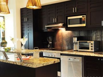 Penthouse de 2 recamaras con area de Asador frente al mar, amenidades de lujo.