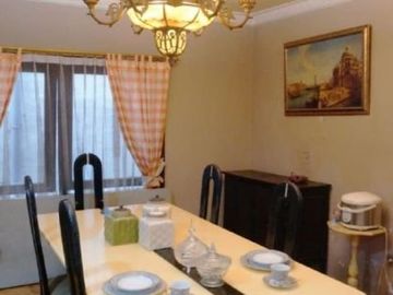 Rumah di Jl. Rungkut Asri Tengah, Row jalan 3 mobil, Strategis