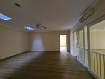 Town House di Pejaten dgn Kolam Renang dan Taman & Siap Huni Kondisi Unfurnished HSE-A0456