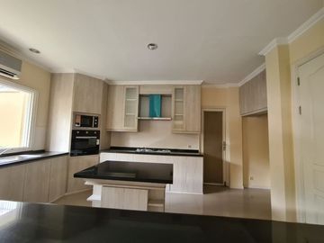 Town House di Pejaten dgn Kolam Renang dan Taman & Siap Huni Kondisi Unfurnished HSE-A0456