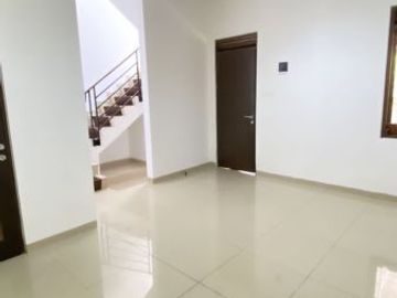 Rumah minimalis di komplek elit grand sharon cipamokolan