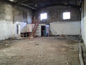 Galpón 240m2 C/local S/lote 10x44